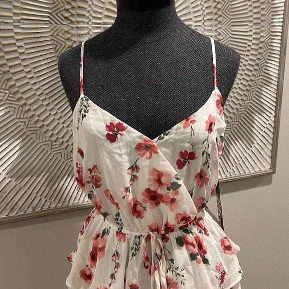 NWT Trixxi Red and Cream Floral Ruffle Tiered Dress Size Medium - Picture 3 of 6